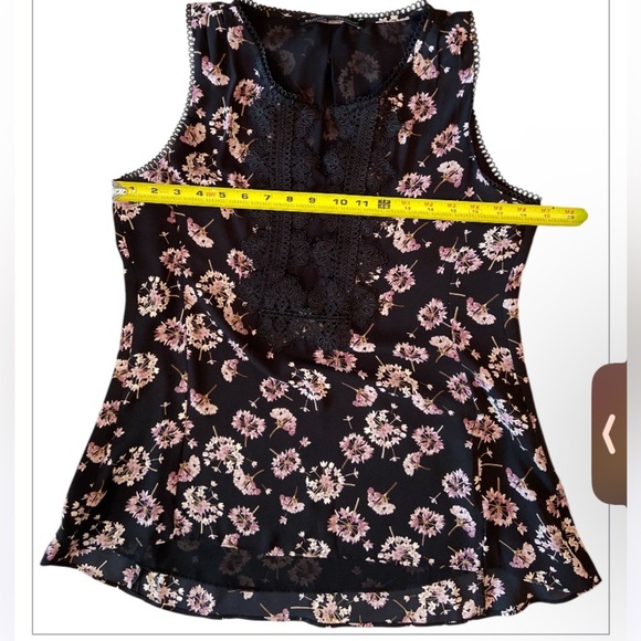 WHITE HOUSE BLACK MARKET Lace-Detail Sleeveless Shirt Size Small - Picture 5 of 7